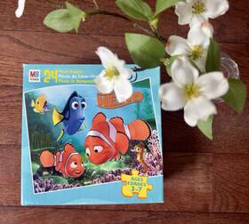 Milton Bradley 076930493625 Vintage 2003 24pc Puzzle Disney Finding Nemo Dory Hasbro